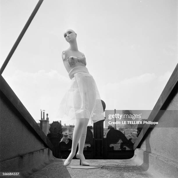 'Cinquante Ans D'Elegance Parisienne' Retrospective Of The Woman Outfit Since 1900 At The Top Floor Of Department Stores Le Printemps. Paris, France,...