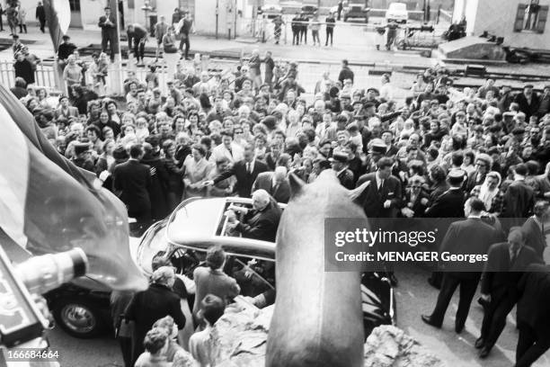 De Gaulle Travel In Eastern France, Central, And Champagne In 1963. France, 22-25 Avril 1963, le président de la république Charles DE GAULLE en...