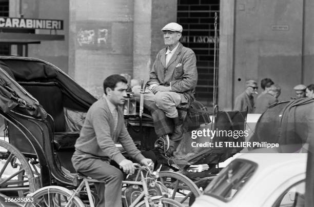 The City Of Florence, Italy. Italie, Florence, juin 1967 : un parcours culturel dans la ville et des scènes de la vie quotidienne. Ici un conducteur...