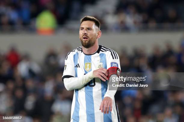 Lionel Messi of Argentina fixes his captain's armband during the FIFA World Cup 2026 Qualifier match between Argentina and Ecuador at Estadio Más...