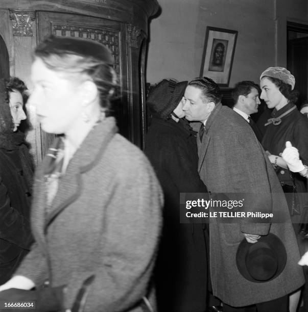 The Funeral Of Yves Mirande. Paris, France, 20 mars 1957 --- Les obsèques d'Yves MIRANDE, dramatuge, scénariste et acteur français, à l'église...