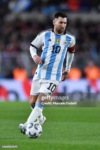 Lionel Messi of Argentina controls the ball during the FIFA World Cup 2026 Qualifier match between Argentina and Ecuador at Estadio Más Monumental...