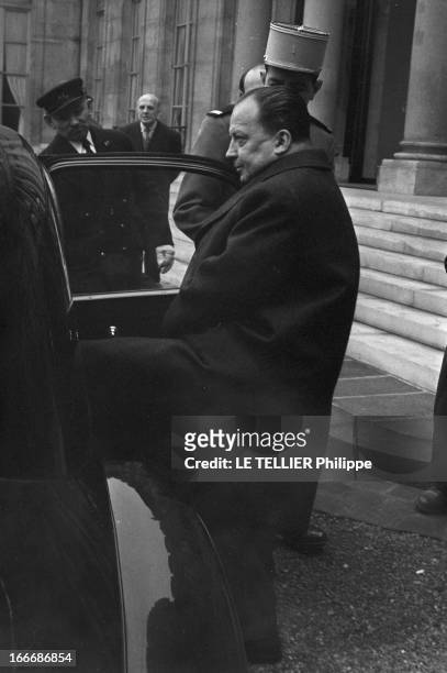 Council Of Ministers At The Elysee. Paris, France, fin février - début mars 1956 --- A l'Elysée, les conseils de guerre sur la rébellion en Algérie :...