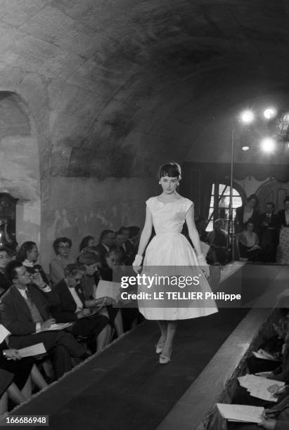 The Spring / Summer 1956 Collections Of The Boussac Organizations. Le 25 mars 1956. C'est aux Baux, au coeur de la Provence que le Tour de France de...