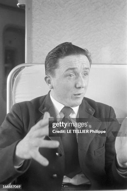 Abraham Spanel, American Billionaire And The Factor Chavaniac-La Fayette. France, mars 1957 --- Abel Charbonnier, facteur à Chavaniac-Lafayette ,...