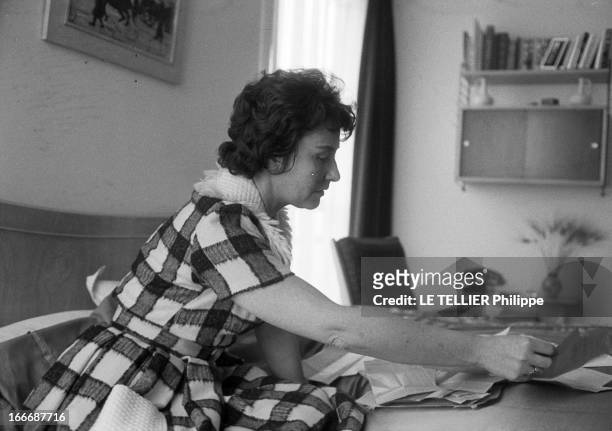 Rendezvous With Anna Langfus, 1962 Goncourt Prize. Le 21 novembre 1962, portrait de l'écrivain Anna LANGFUS, prix Goncourt 1962 pour son roman 'Les...