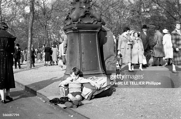 London, Prior To The Wedding Of Princess Margaret With Antony Armstrong-Jones. En Grande-Bretagne, à Londres, avant le mariage de la princesse...