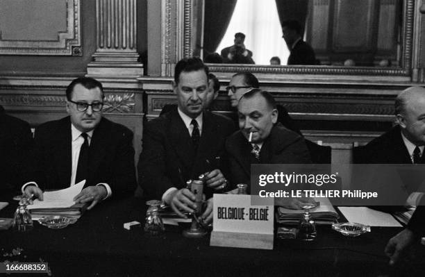 Euratom Common Market In Brussels. Bruxelles, le 27 juin 1956, lors de la Conférence Intergouvernementale pour le Marché commun et l'EURATOM, au...