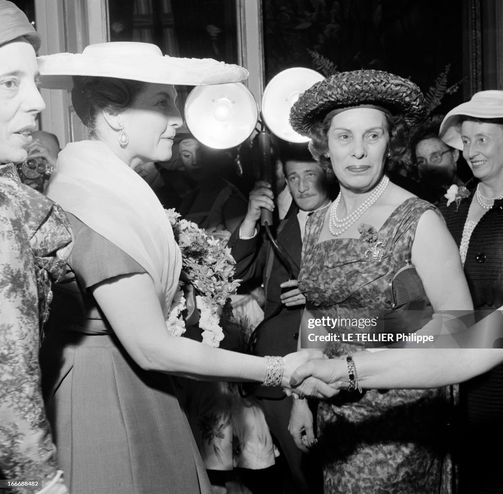 Countess Of Paris At A Reception. En France, le 7 juillet 1956, lors ...