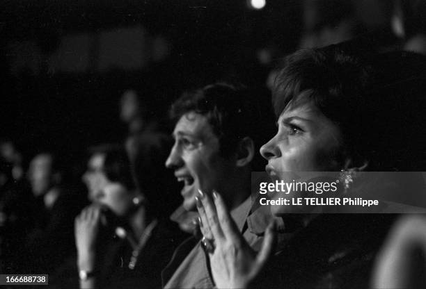 Rendezvous With Gina Lollobrigida And Jean-Paul Belmondo. Le 4 janvier 1963, assis côte à côte, vus de profil, Jean-Paul BELMONDO et Gina...