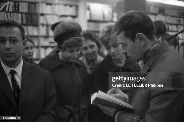 Meeting Andrei Voznesensky. 13 décembre 1962, Andreï Andreïevitch VOZNESSENSKI est un poète russe. Bien qu'ayant suivi des études d'architecture, il...