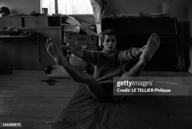 Rendezvous With Singer Marcel Amont. A Paris, Le 27 decembre 1962, le chanteur Marcel AMONT, se produit , à Bobino pour un one man show de cent...