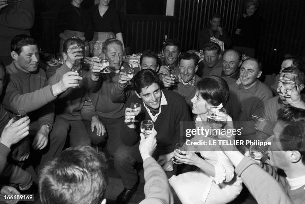 Wedding Of Sacha Distel And Francine Breaud. Le 25 janvier 1963, en France, à Megeve, à l'occasion du mariage du chanteur français Sacha DISTEL et de...