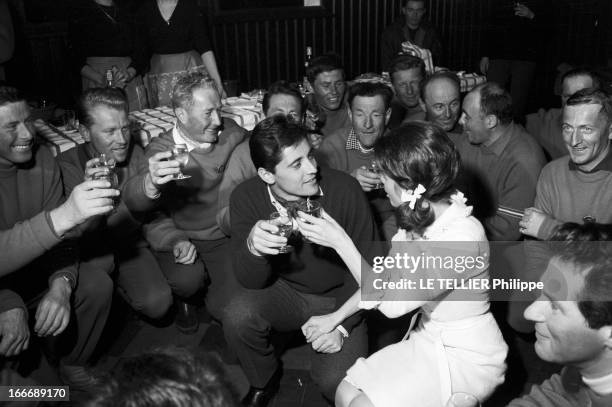 Wedding Of Sacha Distel And Francine Breaud. Le 25 janvier 1963, en France, à Megeve, à l'occasion du mariage du chanteur français Sacha DISTEL et de...