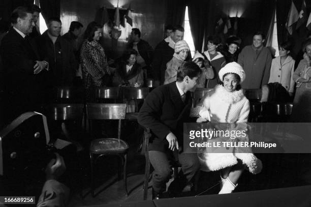 Wedding Of Sacha Distel And Francine Breaud. Le 25 janvier 1963, en France, à la mairie de Megeve, le chanteur français Sacha DISTEL et de la...