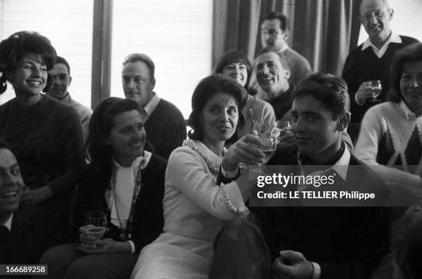 Wedding Of Sacha Distel And Francine Breaud. Le 25 janvier 1963, en France, à Megeve, le mariage du chanteur français Sacha DISTEL et de la...