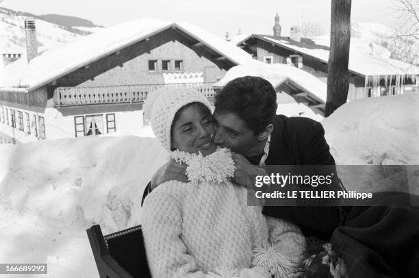 Wedding Of Sacha Distel And Francine Breaud. Le 25 janvier 1963, en France, à Megeve, le jour de leur mariage après la cérémonie , le chanteur...