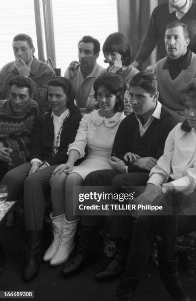 Wedding Of Sacha Distel And Francine Breaud. Le 25 janvier 1963, en France, à Megeve, le mariage du chanteur français Sacha DISTEL et de la...