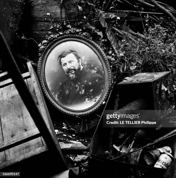 Charles Way Leaves His Estate To Several Public Institutions. Le 19 septembre 1963 à Calais en France, dans la cour de l'une des maisons léguées par...