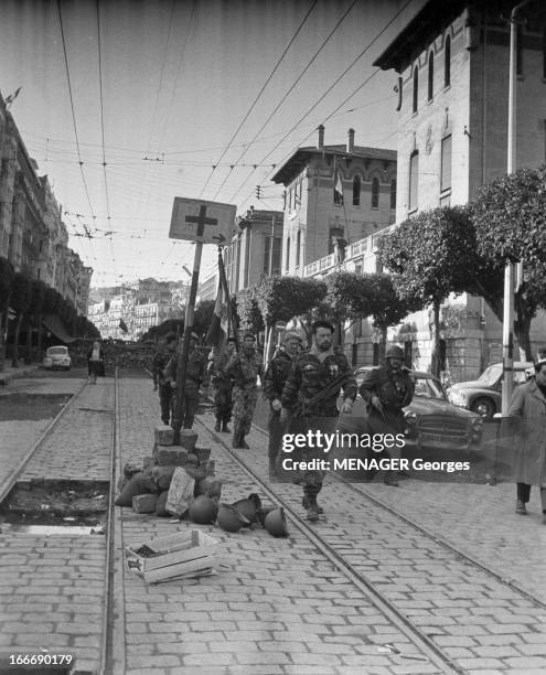 The Barricades. Alger- 2 février 1960- Les émeutes d'Alger: Rue Charles Peguy, reddition du camp retranché des insurgés, Pierre Lagaillarde suivi du...