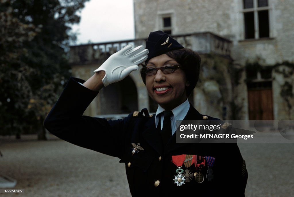 Josephine Baker Receives The Legion Of Honor En Ao t 1961 Attitude josephine-baker-receives-the-legion-of-honor-en-ao-t-1961-attitude