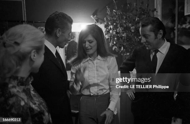 Meeting With Singer Dalida Rehearsing For The Olympia. Le 04 octobre 1967, la chanteuse DALIDA se produit a l'Olympia, Ici, avant le spectacle, dans...
