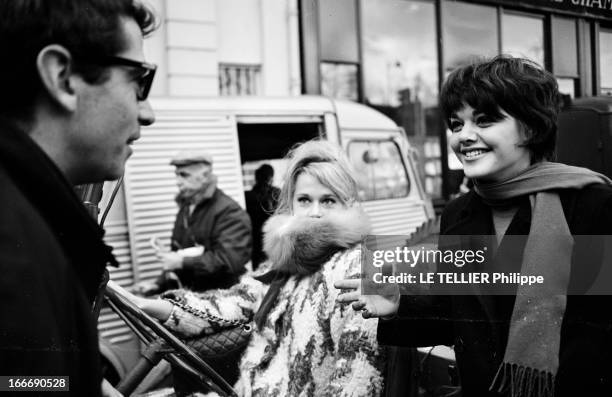 Shooting Of The Film 'La Curee' By Roger Vadim. Le 6 décembre 1965 à Boulogne-Billancourt en France, Roger VADIM, avec des lunettes, Jane FONDA...