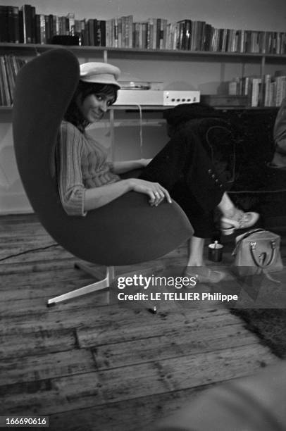 Anna Karina In Venice And In London. Septembre 1967, l'actrice, chanteuse et écrivaine danoise Anna KARINA s'apprête à tourner dans le film...