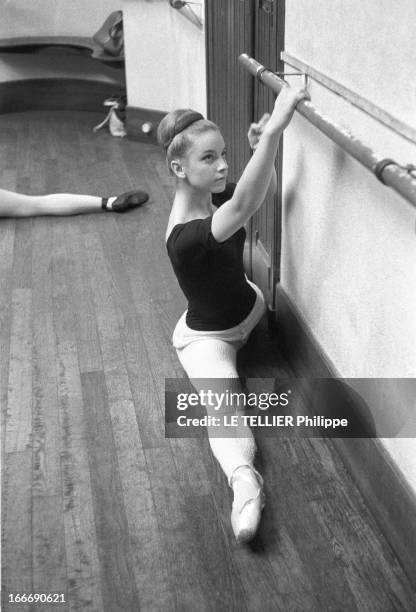 Rendezvous With The Belmondo Family. Muriel Belmondo, 17 ans, va au même cours depuis 10 ans. Elle y apprend la danse dans la tradition des ballets...