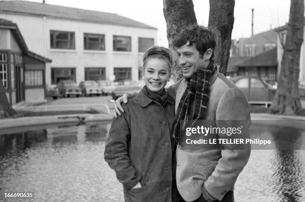 Rendezvous With The Belmondo Family. La danseuse Muriel BELMONDO est venue retrouver son grand frère, Jean-Paul, qui tourne 'un singe en hiver' aux...