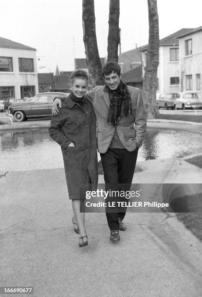 Rendezvous With The Belmondo Family. La danseuse Muriel BELMONDO est venue retrouver son grand frère, Jean-Paul, qui tourne 'un singe en hiver' aux...