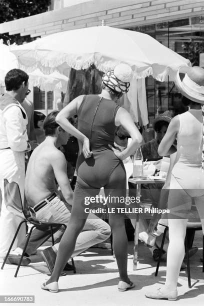 Shooting Of The Film 'Les Demoiselles De Rochefort ' By Jacques Demy. Le 13 juin 1966 en France, lors du tournage d'une scène du film 'Les...