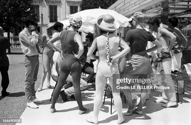 Shooting Of The Film 'Les Demoiselles De Rochefort ' By Jacques Demy. Le 13 juin 1966 en France, lors du tournage d'une scène du film 'Les...