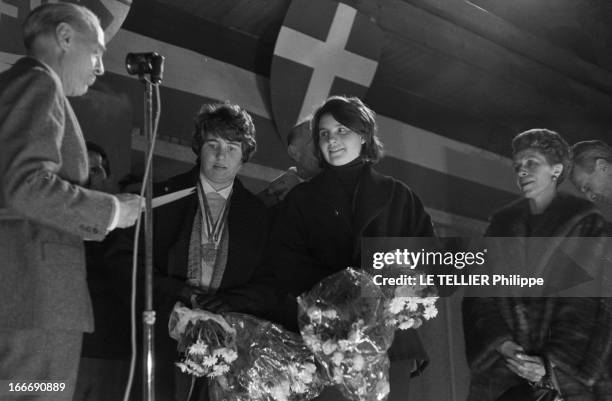 Marielle And Christine Goitschel In Val D'Isere After The World Championship. France, Val d'Isère, 3 mars 1964, les skieuses alpines françaises...