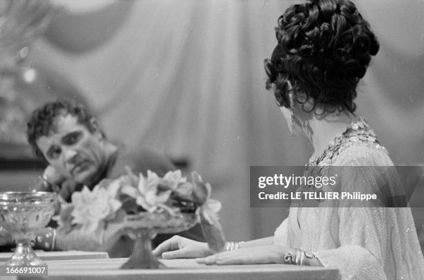 Shooting Of The Film 'Cleopatre' By Joseph L. Mankiewicz. Italie, mars 1962, tournage d'une scène de banquet pour les besoins du film 'Cléopâtre' de...