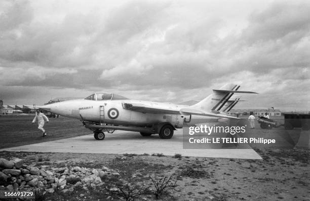 Fighter 'Le Baroudeur'. Présentation de l'avion de chasse LE BAROUDEUR sur une piste. En 1951, le Ministère de l'Air annonça son intention d'acquérir...