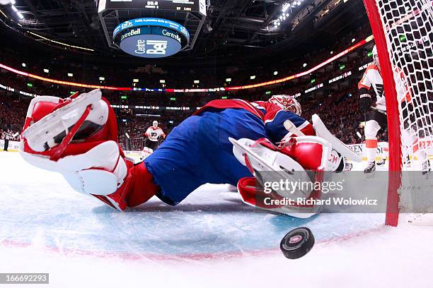 Scott Hartnell of the Philadelphia Flyers tips in the puck past Carey Price of the Montreal Canadiens during the NHL game at the Bell Centre on April...