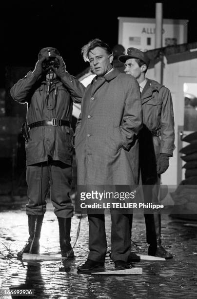 Movie Film 'L'Espion Qui Venait Du Froid' By Martin Ritt. En mars 1965, de nuit, l'acteur Richard BURTON, debout dans le décor d'un Berlin...