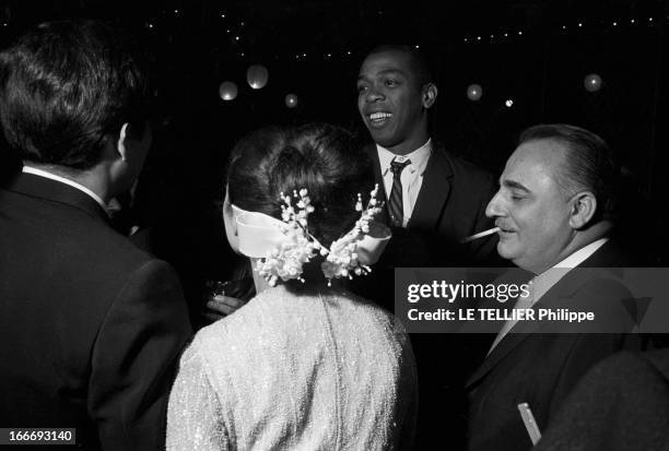 Jacques Ourevitch Marries Patricia Coquatrix. Le 02 mai 1965, à Paris, Patricia COQUATRIK et Jacques OUREVITCH de dos le jour de leur mariage...