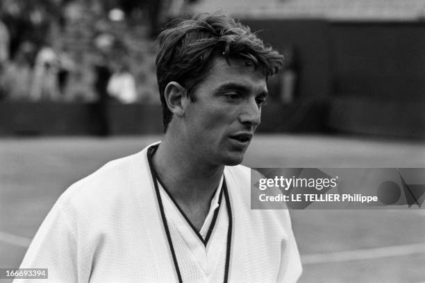 Pierre Barthes At The International Tennis Tournament In France. Le 27 mai 1965 à Paris en France, portrait du joueur de tennis français Pierre...