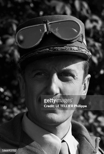 Shooting Of The Film 'Paris Brule-T-Il ? ' By Rene Clement. En 1965, à Paris, portrait de face, en costume militaire, de l'acteur Claude RICH dans le...