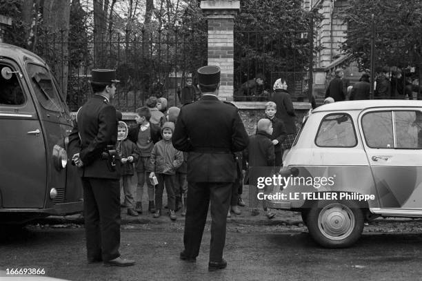 The Emmanuel Malliart Case. En 1967, le petit Emmanuel MALLIART a disparu sur le chemin de son école, le collègue Saint-Jean-de-Béthune, à...