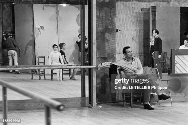 Shooting Of The Ballet 'Le Jeune Homme Et La Mort' By Jean Cocteau With Rudolf Noureev And Zizi Jeanmaire. En décembre 1966, la danseuse Zizi...