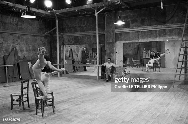 Shooting Of The Ballet 'Le Jeune Homme Et La Mort' By Jean Cocteau With Rudolf Noureev And Zizi Jeanmaire. En décembre 1966, le chorégraphe Roland...