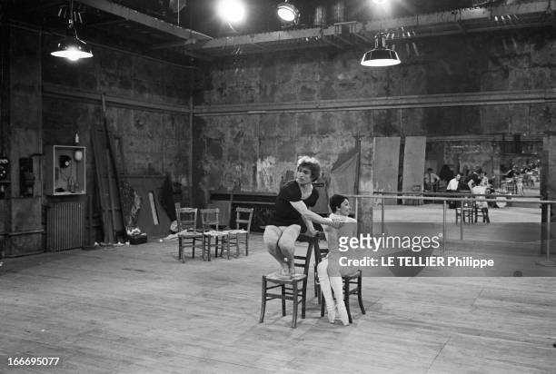 Shooting Of The Ballet 'Le Jeune Homme Et La Mort' By Jean Cocteau With Rudolf Noureev And Zizi Jeanmaire. En décembre 1966, la danseuse Zizi...