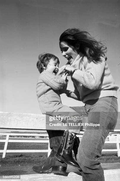 Rendezvous With Daniele Gaubert. France, Authouillet, 23 janvier 1967, la comédienne française Danièle GAUBERT s'apprête à tourner à nouveau dans le...