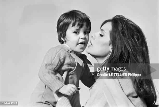 Rendezvous With Daniele Gaubert. France, Authouillet, 23 janvier 1967, la comédienne française Danièle GAUBERT s'apprête à tourner à nouveau dans le...