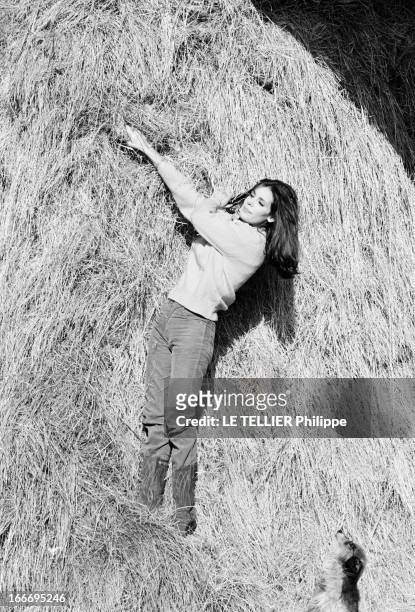 Rendezvous With Daniele Gaubert. France, Authouillet, 23 janvier 1967, la comédienne française Danièle GAUBERT s'apprête à tourner à nouveau dans le...