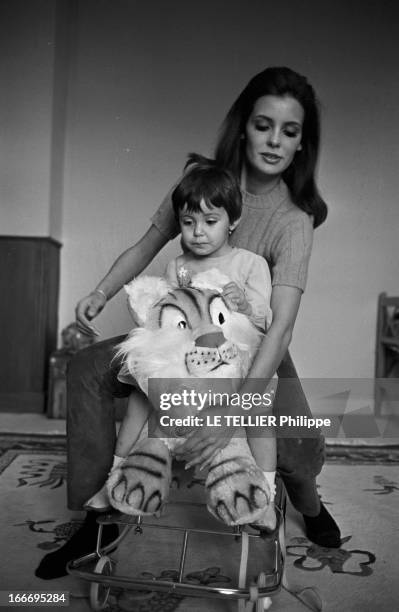 Rendezvous With Daniele Gaubert. France, Authouillet, janvier 1967, la comédienne française Danièle GAUBERT s'apprête à tourner à nouveau dans le...