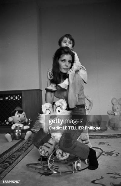 Rendezvous With Daniele Gaubert. France, Authouillet, janvier 1967, la comédienne française Danièle GAUBERT s'apprête à tourner à nouveau dans le...